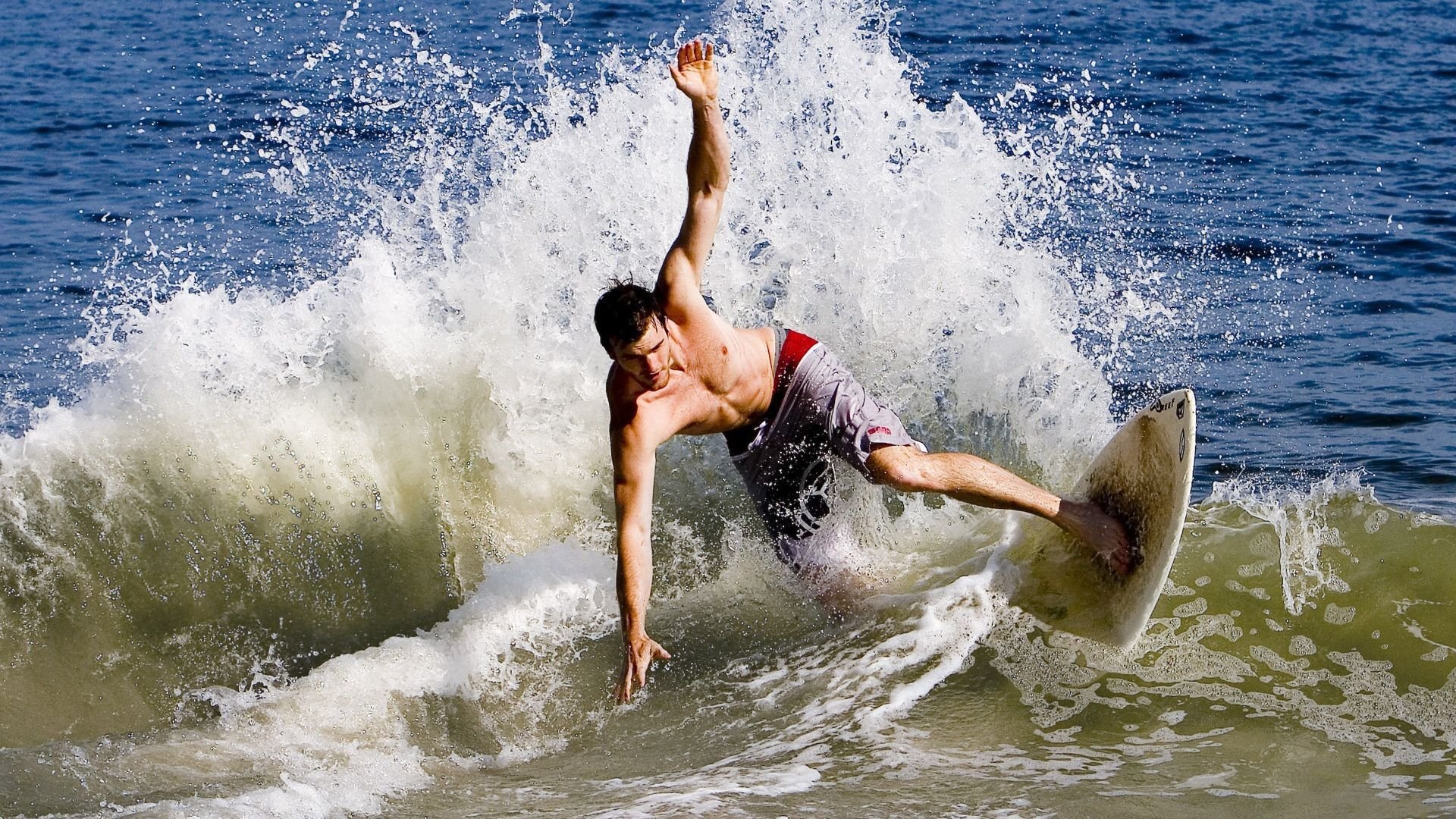 开云体育官方网站-激战之夜，变速突击与火热手感背后，一场运动如何征服城市？